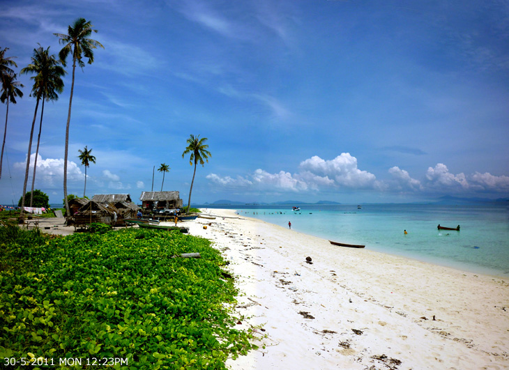 Sibuan Island - The sea water is crystal clear
