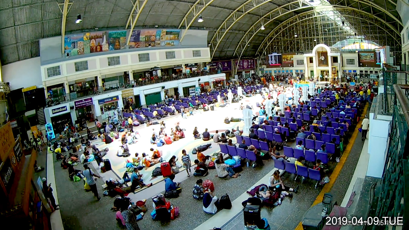 Hua Lamphong Railway Station has a large air-conditioned waiting area for passengers
